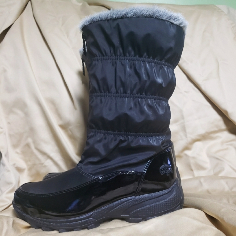 Totes Carmela winter boots. Women's sz 8 1/2 W. Worn twice. Excellent condition.